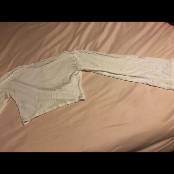 Forever 21 Cropped off white flared sleeve top - Picture 4 of 4